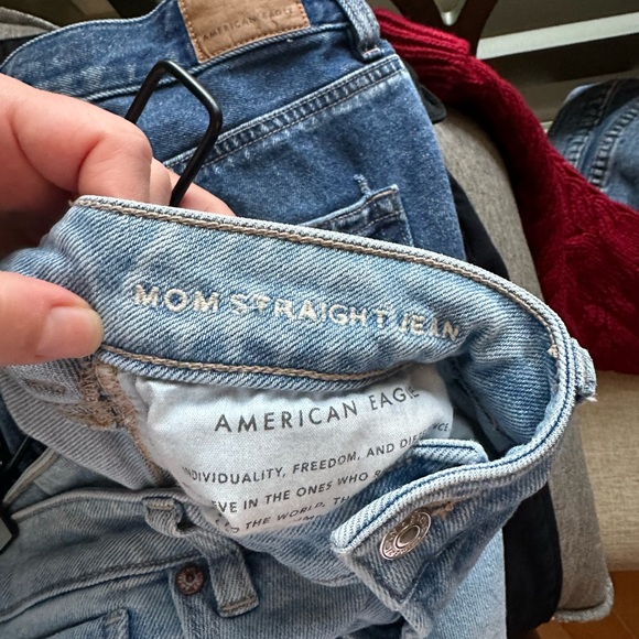 American Eagle relaxed mom jean straight in size 10 regular - Picture 5 of 6